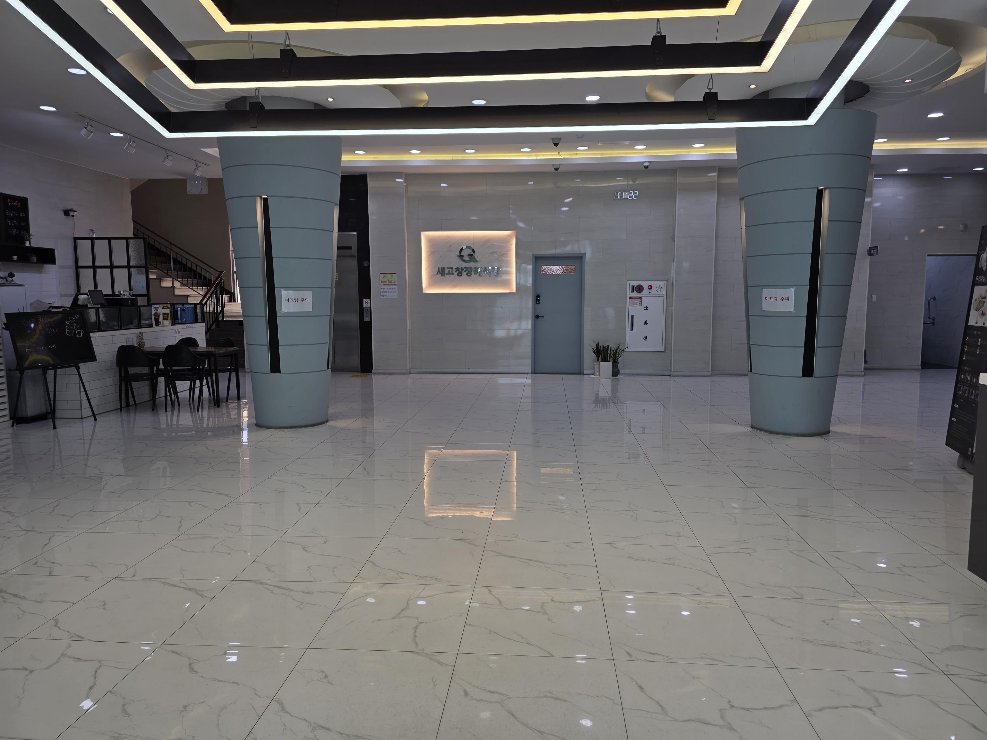 1층 로비